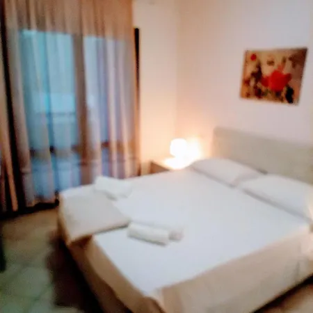 La Casa Di Rossella Nel Cuore Della Citta , Downtown Spacious オルビア